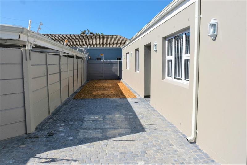 4 Bedroom Property for Sale in Grassy Park Western Cape